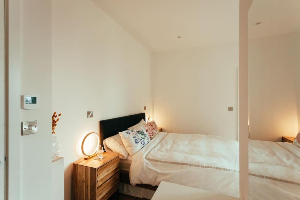 3 Bedroom Penthouse With Terrace And Skyline In Battersea London Kültér fotó